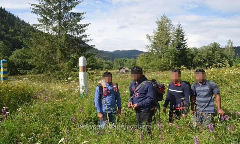 Patru cetăţeni din Bangladesh au vrut să intre ilegal în spaţiu Schengen