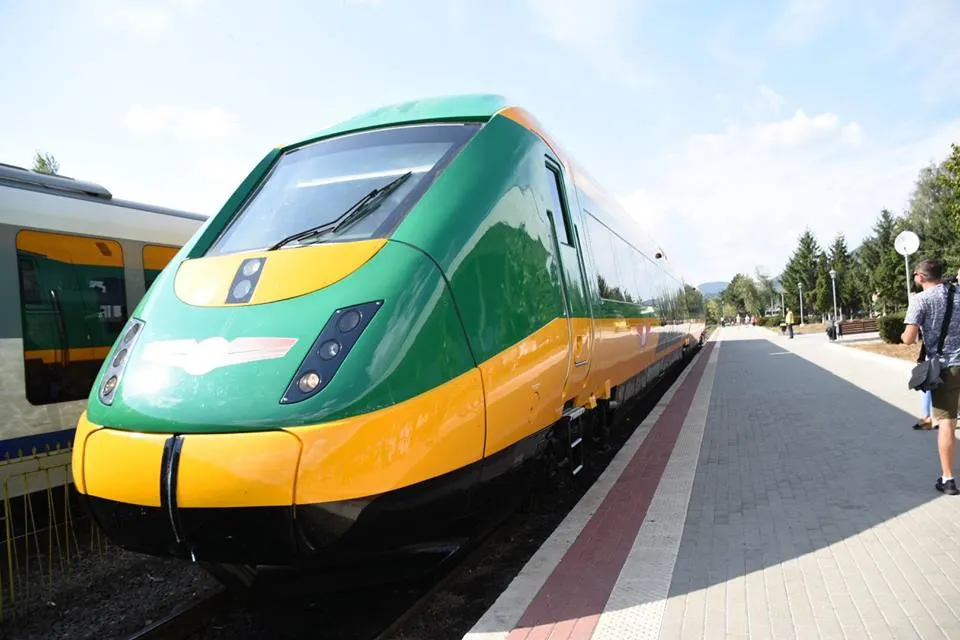 Primul tren de lux a garat astăzi în Gara Baia Mare
