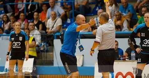 Aplauze pentru Minaur, huiduieli pentru arbitrii