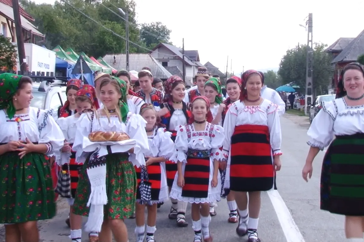 Sărbătoare tradițională în satul Nănești, județul Maramureș