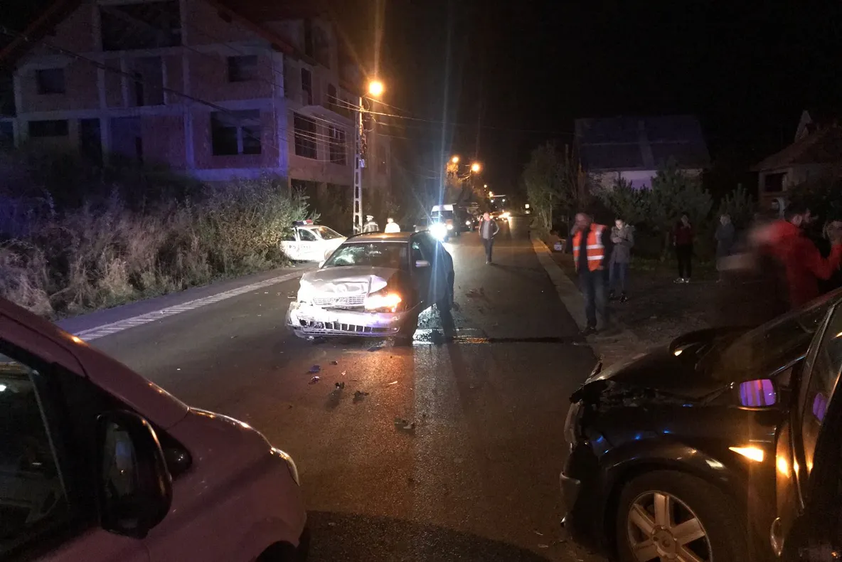 Un bărbat fără permis și cu alcoolemie de 1.40 mg/l în aerul expirat a provocat un accident cu cinci victime