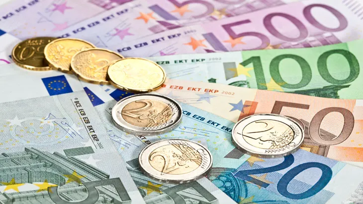 Sprijin pentru elevi. S-au alocat 114 milioane euro fonduri europene pentru educație, prin „Bani de liceu” și „Bursa profesională”