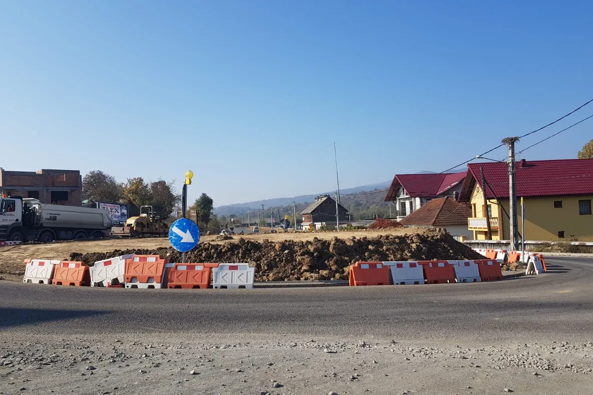 Se fac lucrări pe drumul care face legătura între Ferești și Ocna Șugatag