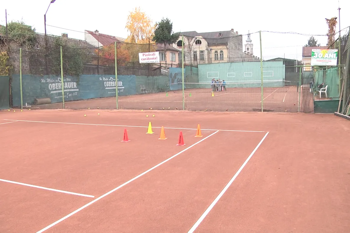 Se fac investiții la terenul de tenis din Sighetu Marmației