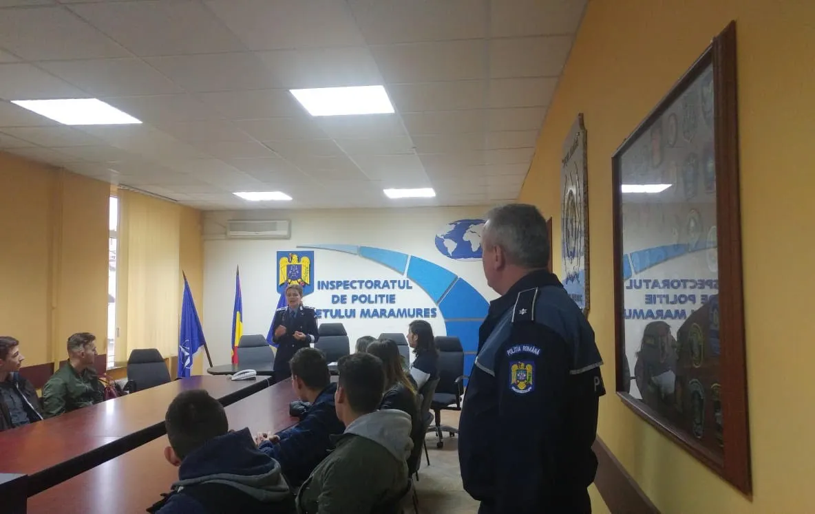 Liceeni în umbra polițiștilor