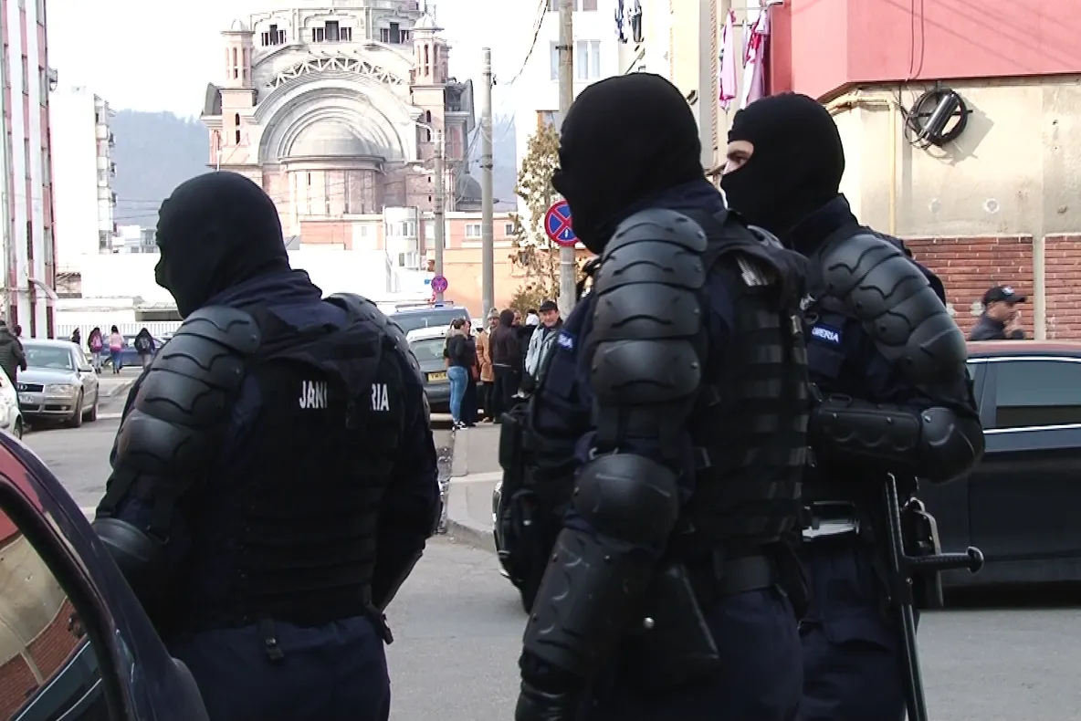 12 perchezitii domiciliare, 5 persoane reținute într-un dosar penal privind comiterea de infracțiuni silvice
