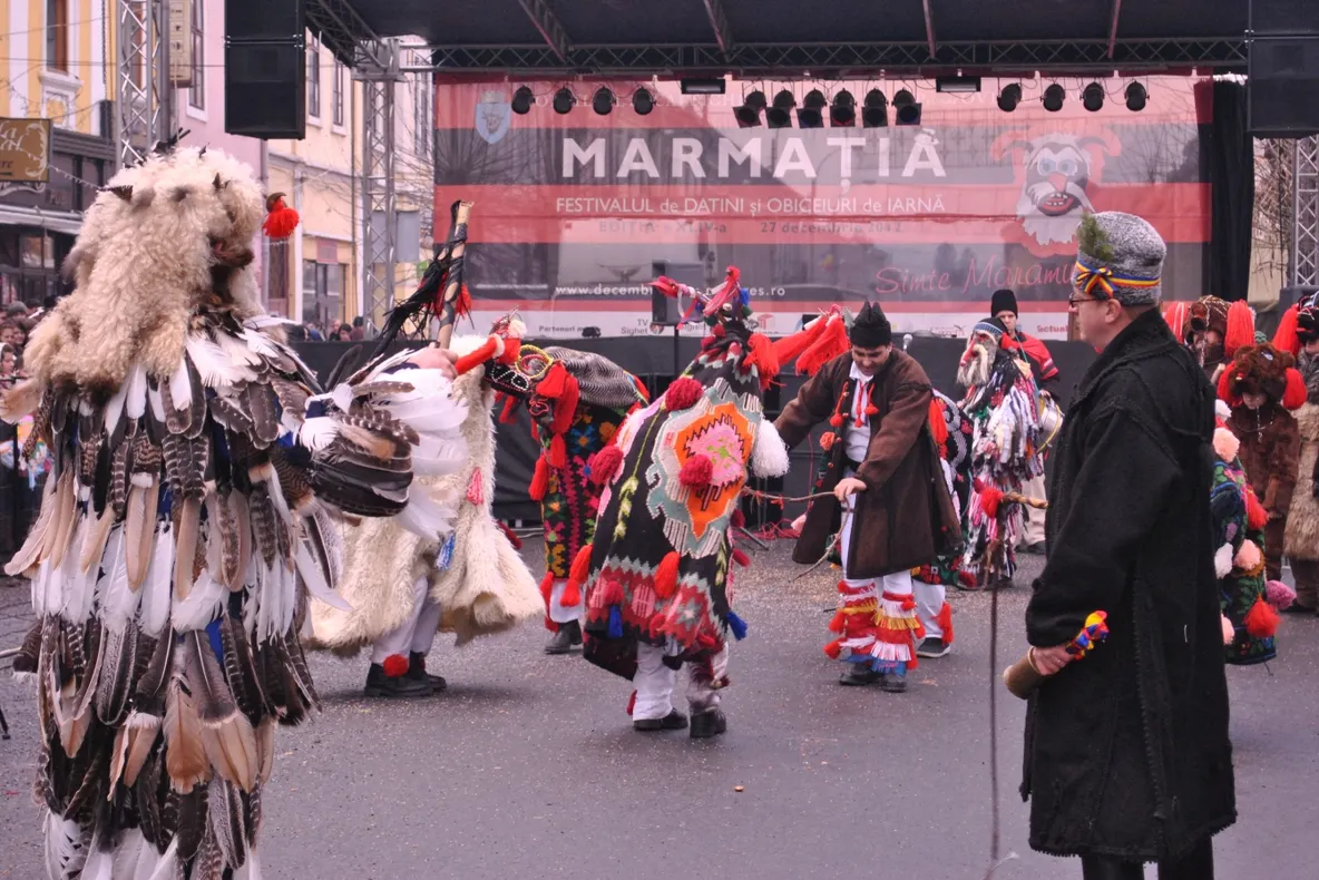 Pregătiri pentru cea de-a 50-a ediție a Festivalului de Datini şi Obiceiuri de Iarnă „Marmaţia”