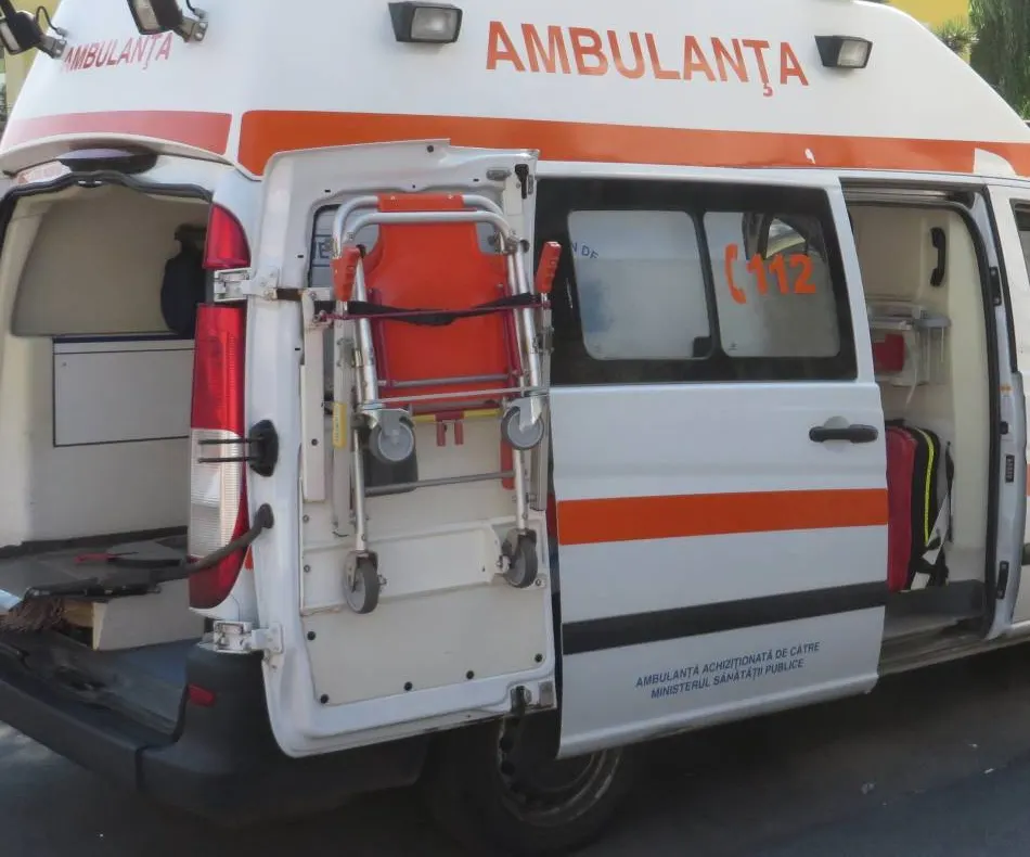 Un minor a ajuns la spital iar alţi trei tineri sunt cercetaţi pentru efectuarea fără drept de operaţiuni cu articole pirotehnice