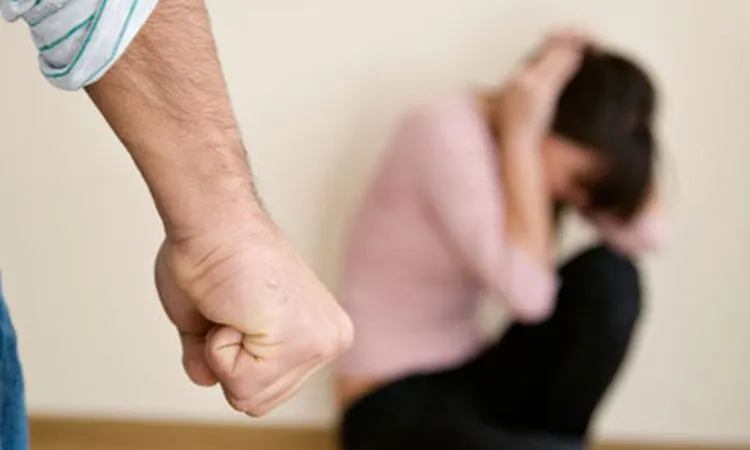 Un tânăr din Vișeu de Sus a fost arestat preventiv după ce și-a bătut concubina