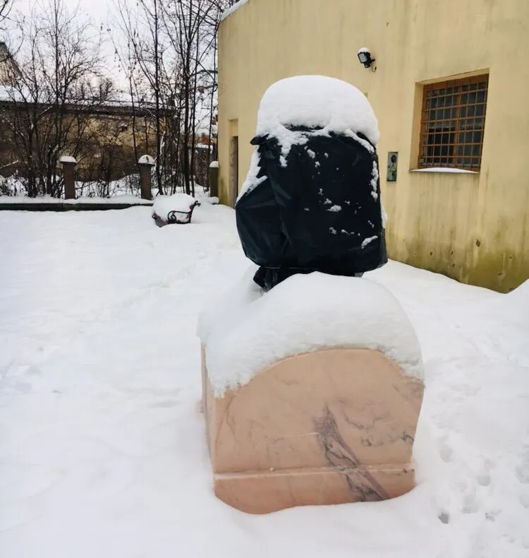 Când va fi finalizat bustul lui Mihai Eminescu? Lucrarea realizată de sculptorul Mihai Borodi este în lucru