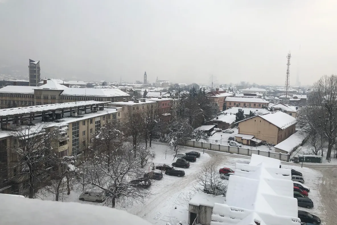 Ceață în Maramureș. Se mențin avertizările de avalanșă pe traseele montane din Munții Pietrosu Rodnei și Munții Gutâi