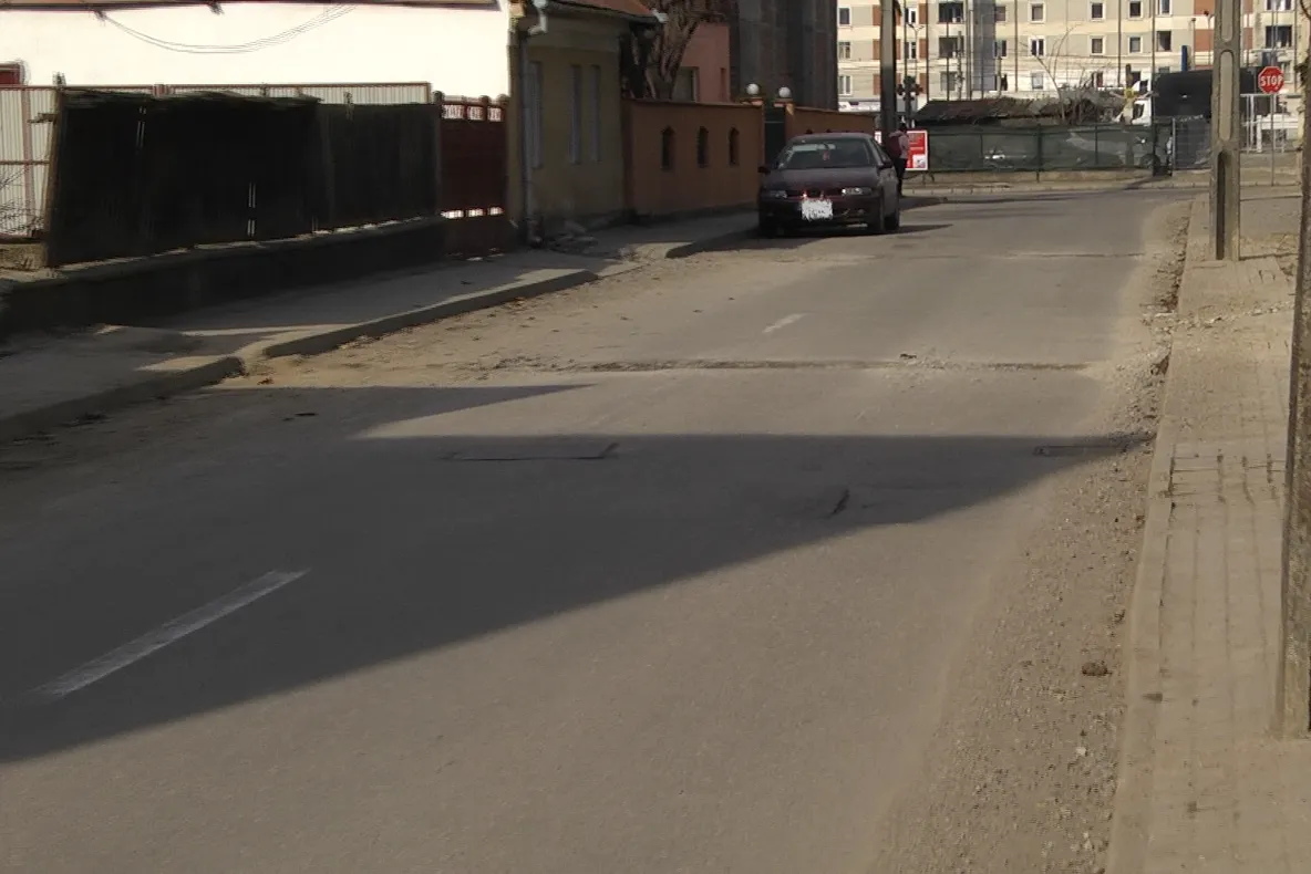Încă o stradă din Sighetu Marmației le dă bătăi de cap șoferilor