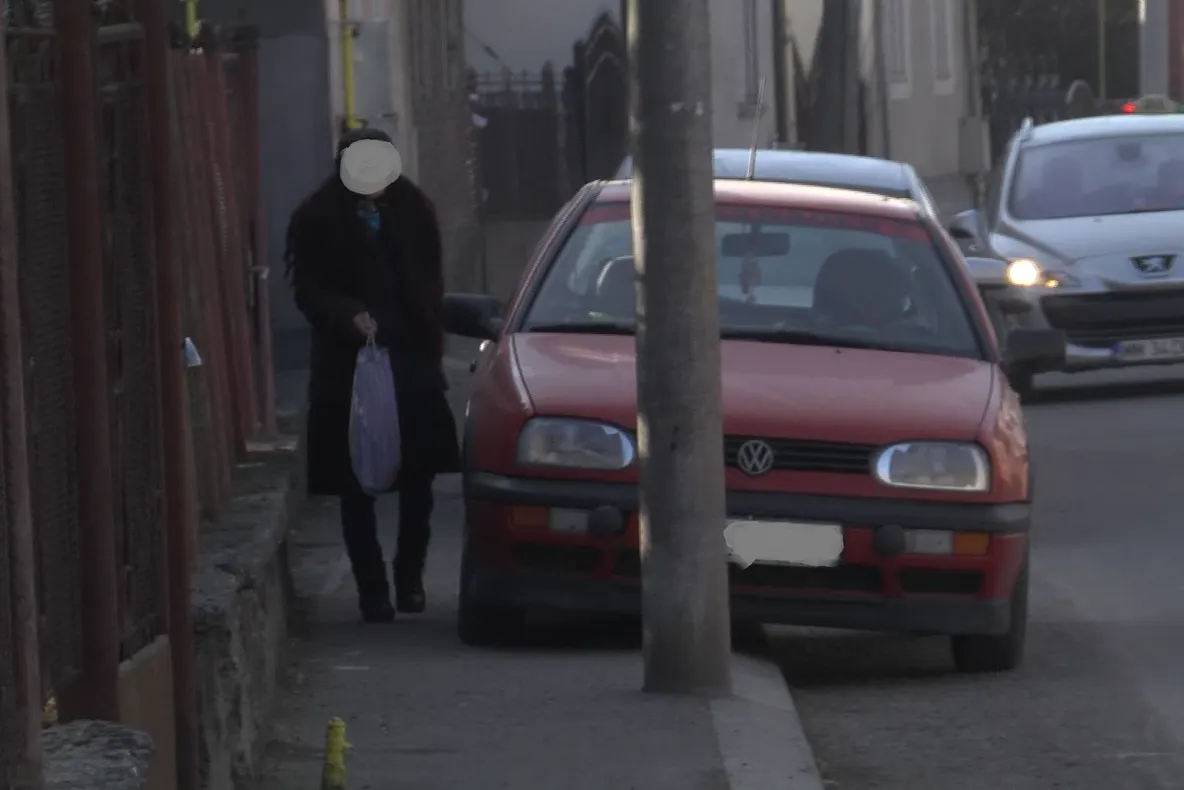 Trotuarele de pe mai multe  străzi din Sighetu Marmației sunt blocate de mașini