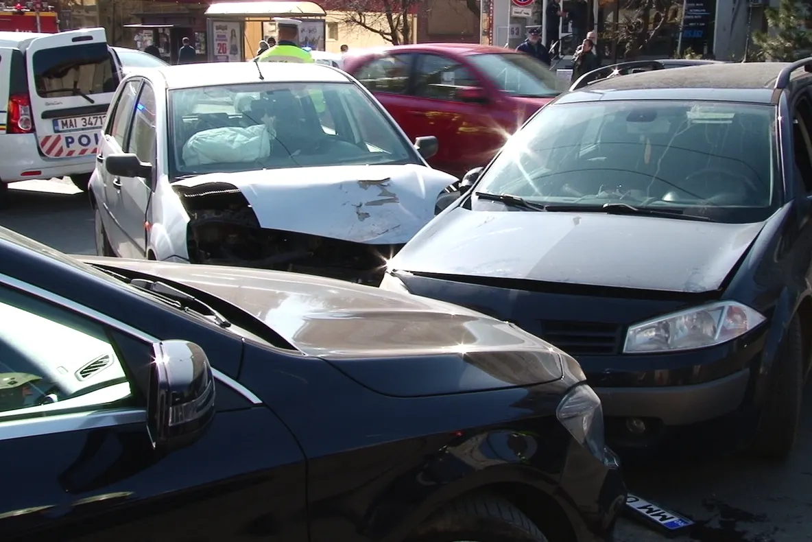 Accident rutier grav în Baia Mare, cu o persoană rănită și trei mașini avariate