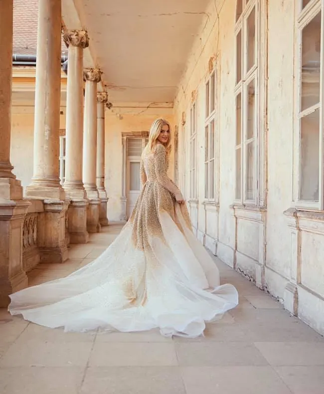 Valorează 10.000 euro! Rochia de mireasă realizată de băimăreanca Laura Maxim