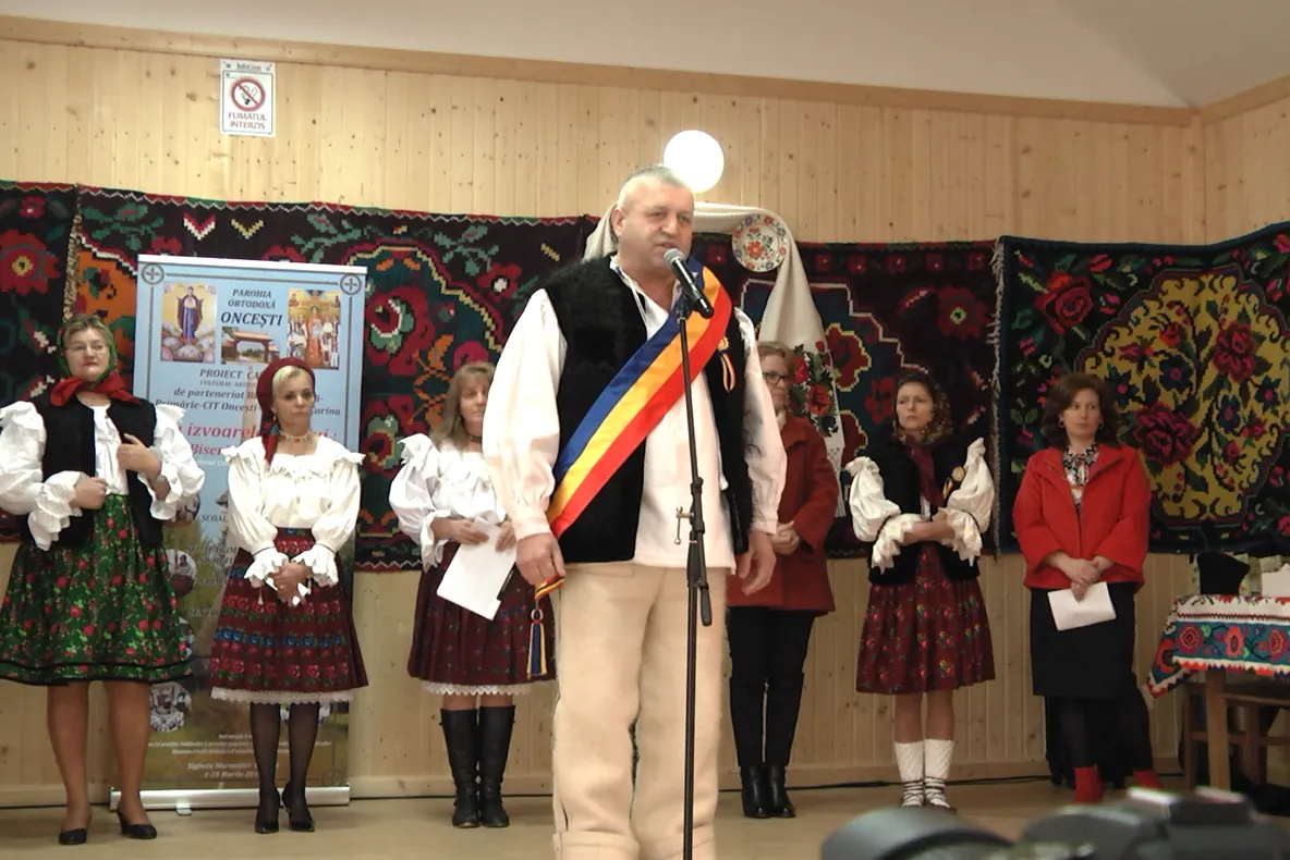 Onceștenii își promovează tradițiile prin proiectul ”La izvoarele satului: tinda bisericii și tinda casei