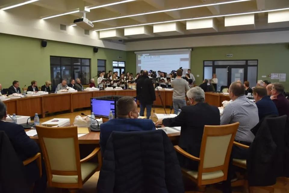 Astăzi au loc consultări punctuale pe Legea Bugetului