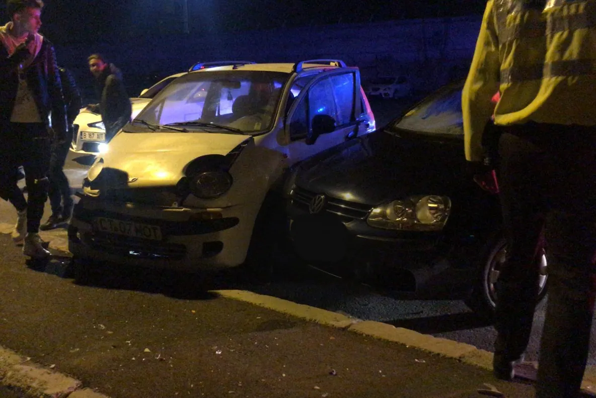 Un camion cu lemne s-a răsturnat la Bârsana ( FOTO)