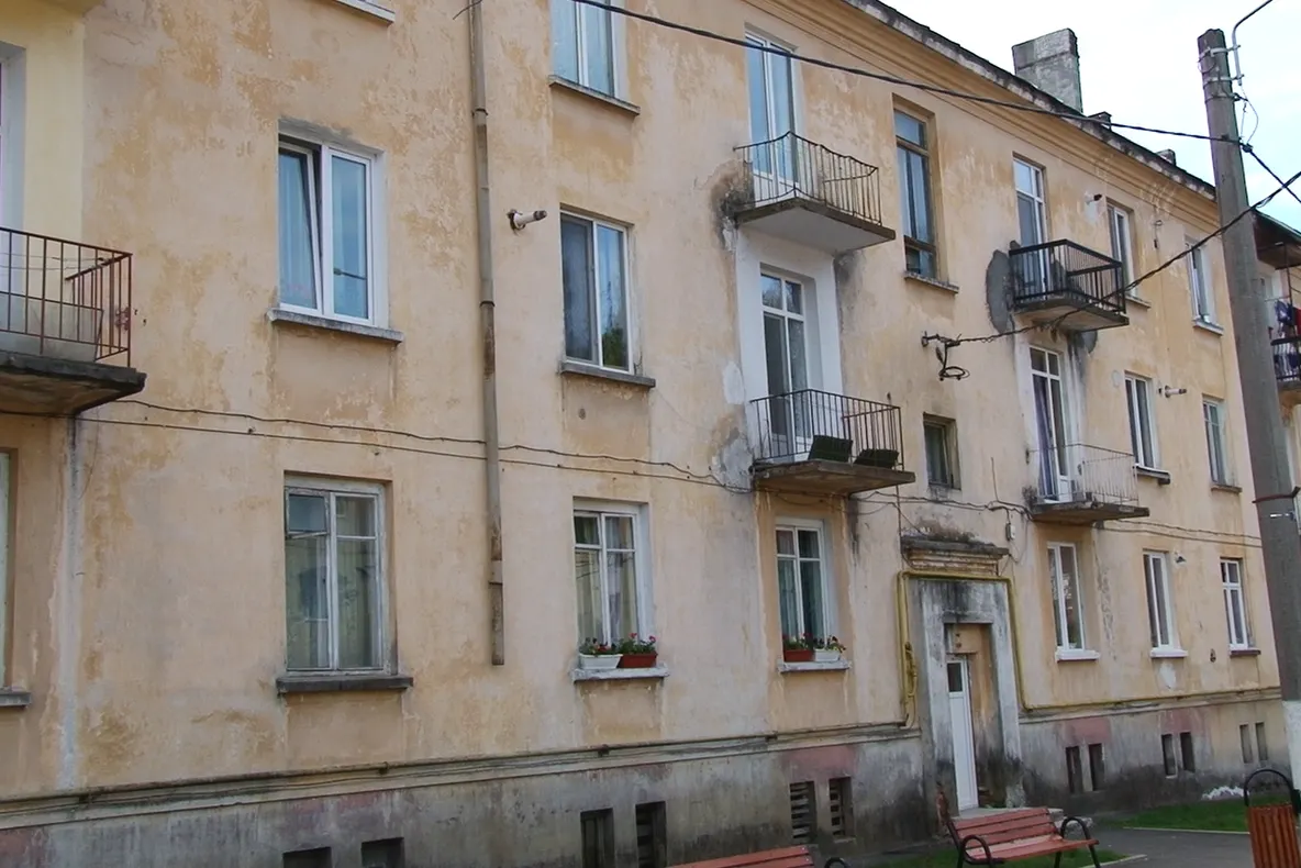 Continuă reabilitarea blocurilor de locuințe în Cavnic