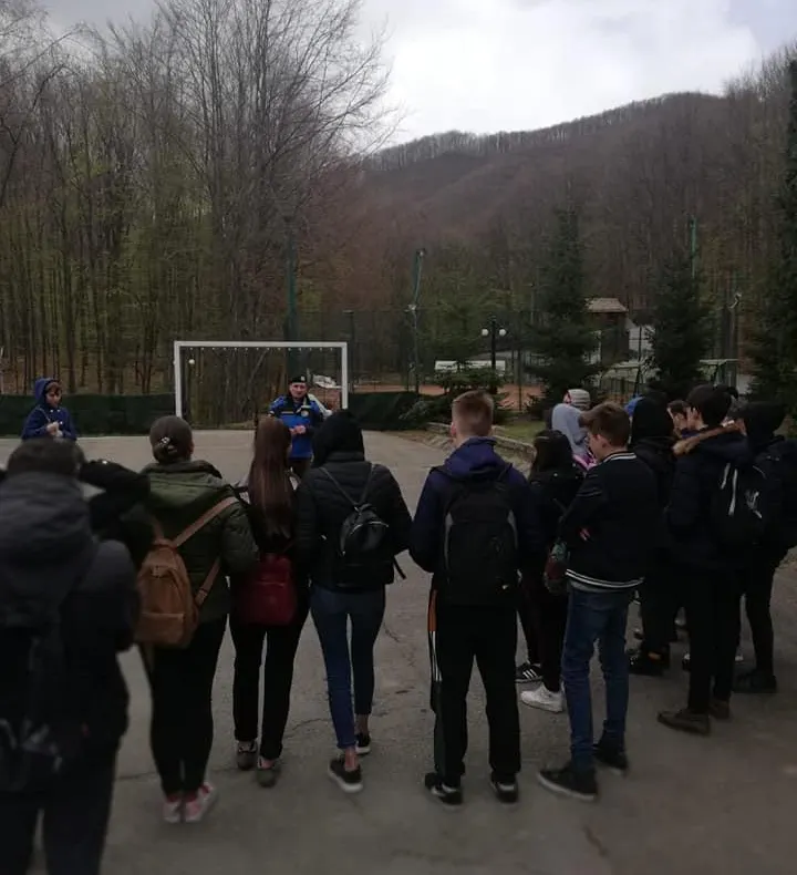 Școala altfel: Jandarmii maramureşeni alături de elevi