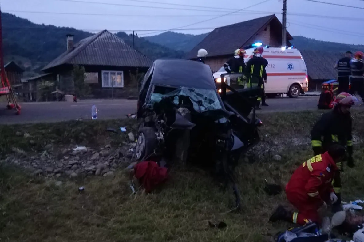 ( FOTO) Accident mortal în Maramureș. 2 persoane au murit în urma unui accident rutier produs pe DN 18
