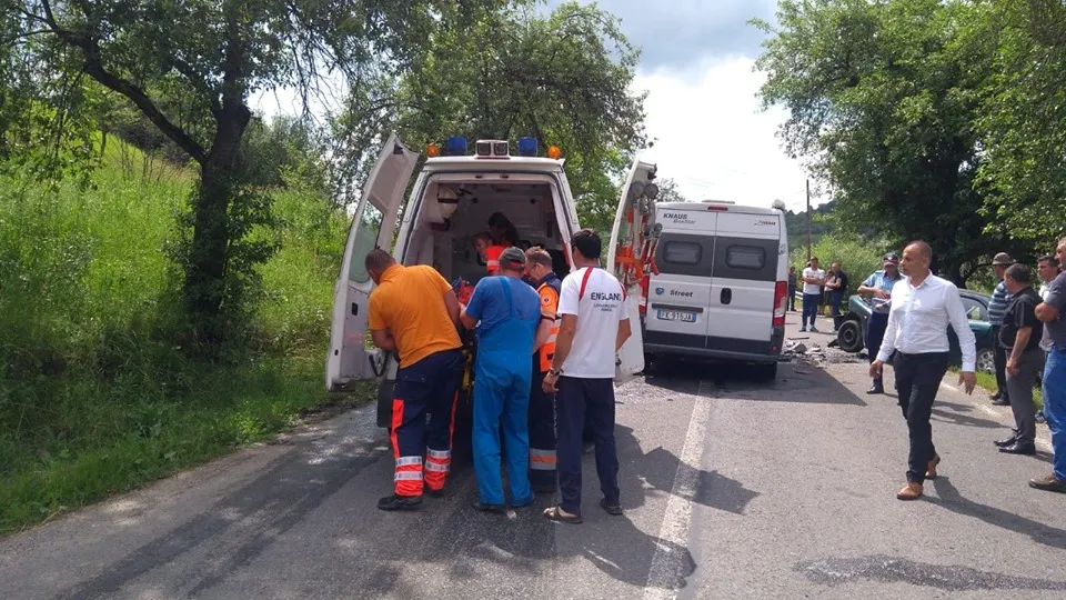 Trafic blocat din cauza unui accident de circulaţie