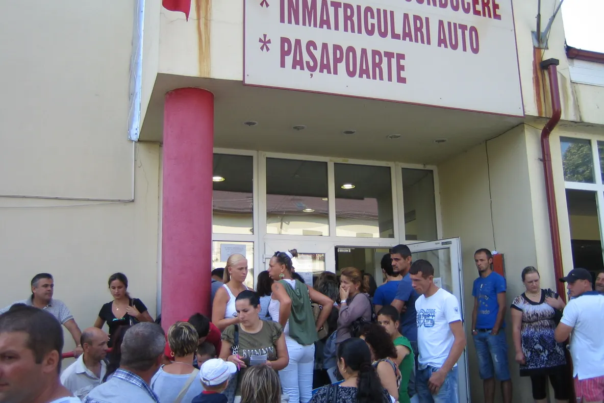 Program de lucru cu publicul prelungit la Serviciul Public Comunitar pentru Eliberarea și Evidența Pașapoartelor Simple Maramureș