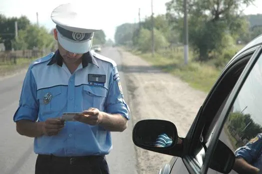 A fugit de polițiști pentru că nu avea permis