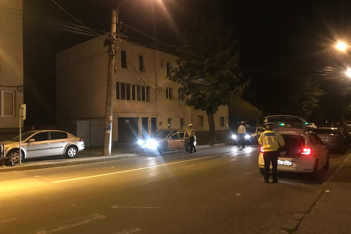 20 de permise de conducere reţinute pentru depăşirea limitelor de viteză şi amenzi în valoare de peste 50.000 de lei