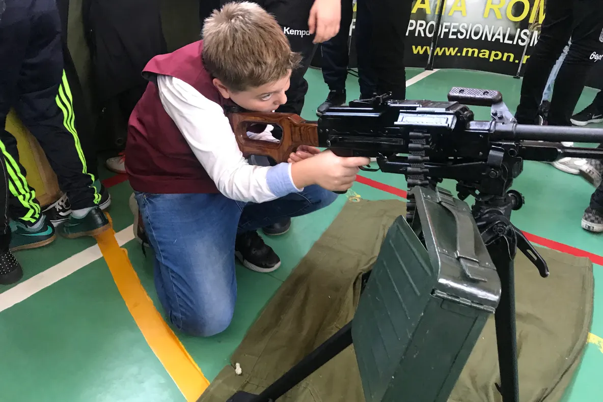 Militarii în fața elevilor de la Școala Gimnazială “Nicolae Iorga”