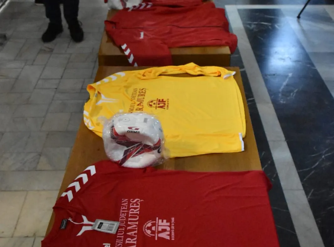 Sportivii au primit echipamente