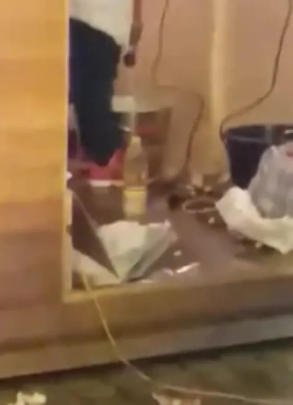 IMAGINI REVOLTĂTOARE: Aluat amestecat cu bormașina la Târgul de Crăciun din Baia Mare