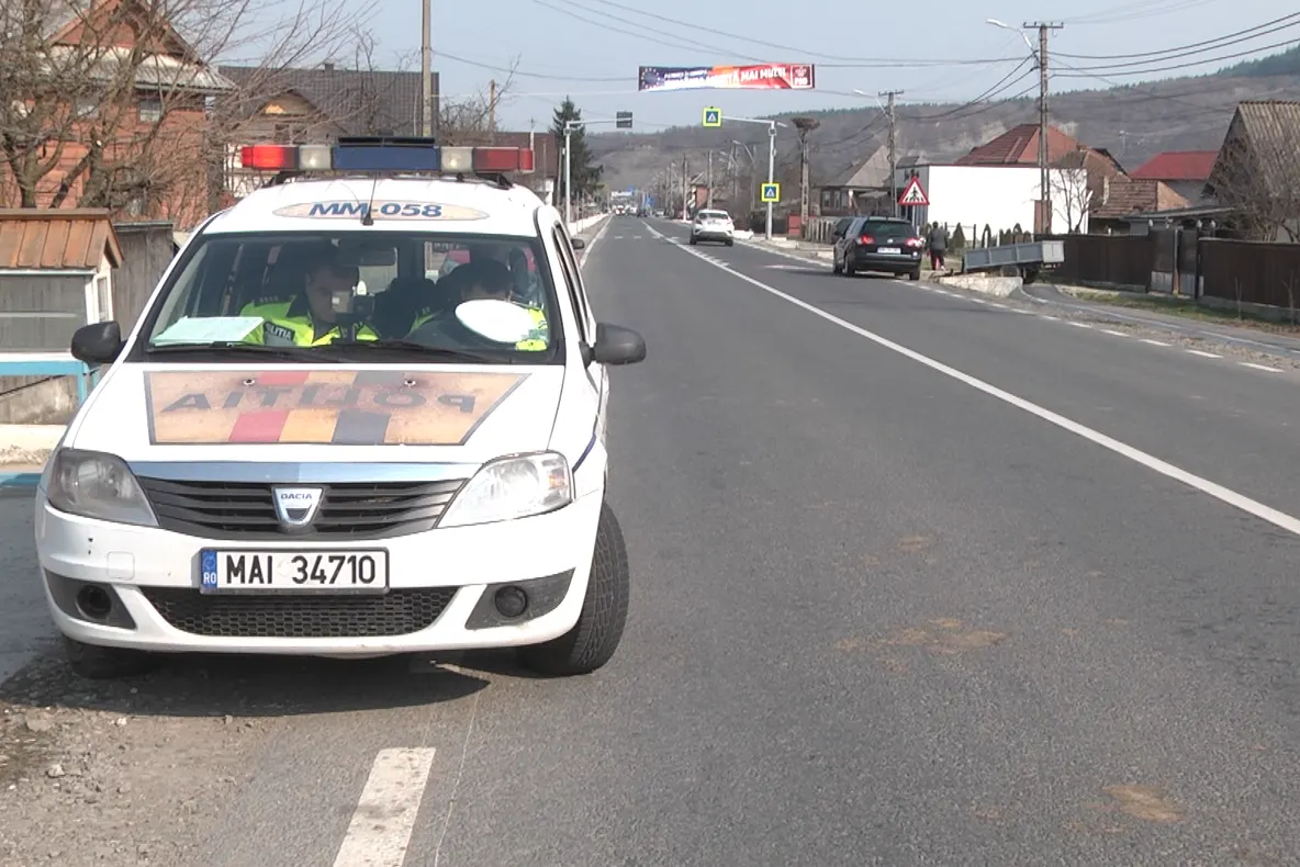 Prins de poliţişti că avea permis fals, după ce a condus cu viteză excesivă prin localitate