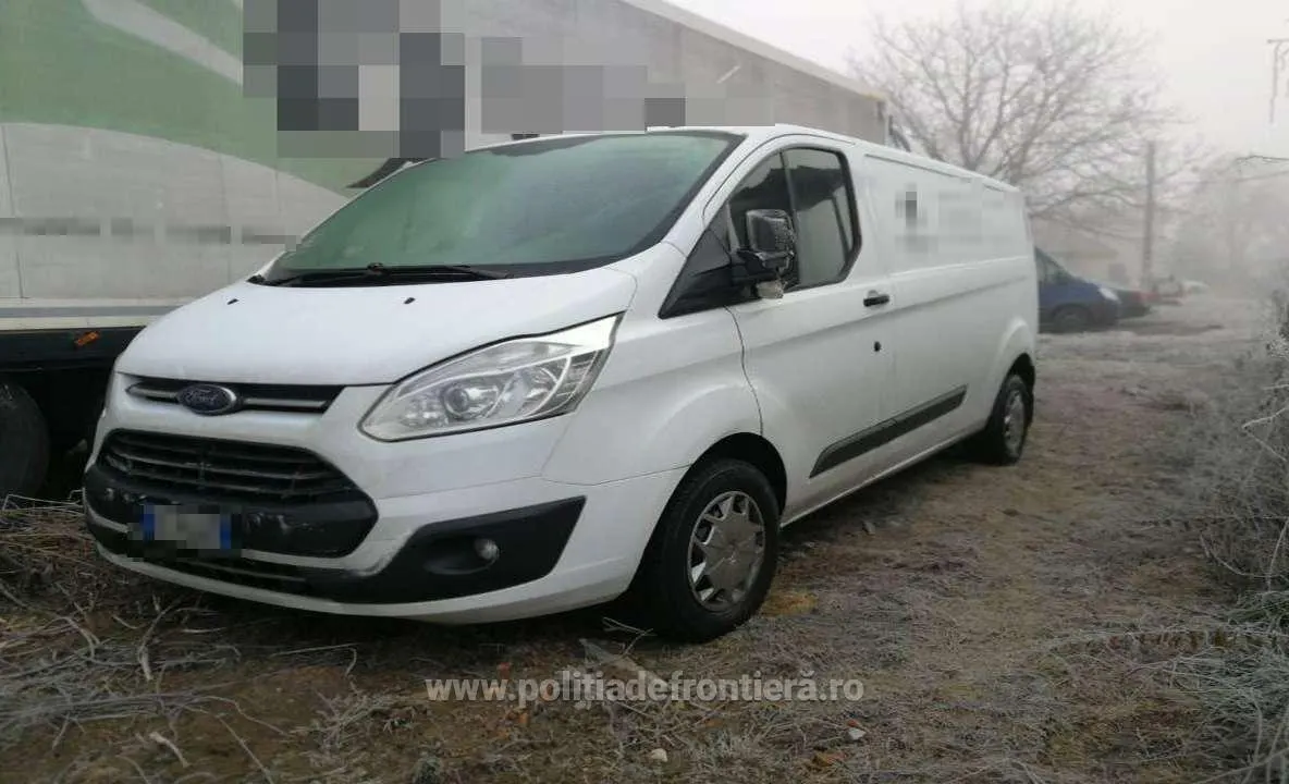 Două autoturisme căutate de autoritățile din Franța și Italia, descoperite în P.T.F. Petea