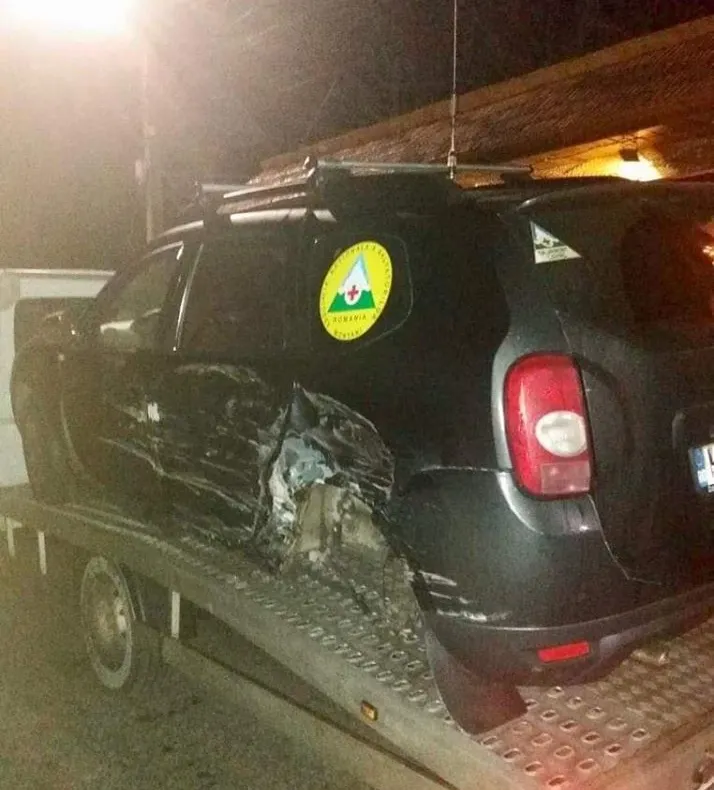 Mașina de intervenție a salvamontistilor din Maramureș, accidentată în trafic
