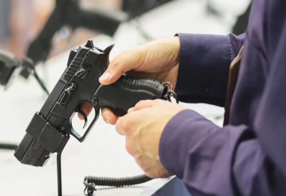 SE SUSPENDĂ:  Măsuri privind activitatea de relaţii cu publicul la serviciul arme, explozivi şi substanţe periculoase 