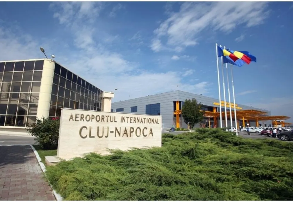 Zeci de români din Paris au ajuns pe Aeroportul Cluj! Aşteaptă să fie duşi în carantină în judeţele de domiciliu (VIDEO)