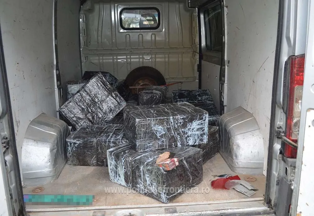 Un autoturism încărcat cu 7.000 de pachete cu țigări confiscat de polițiștii de frontieră maramureșeni
