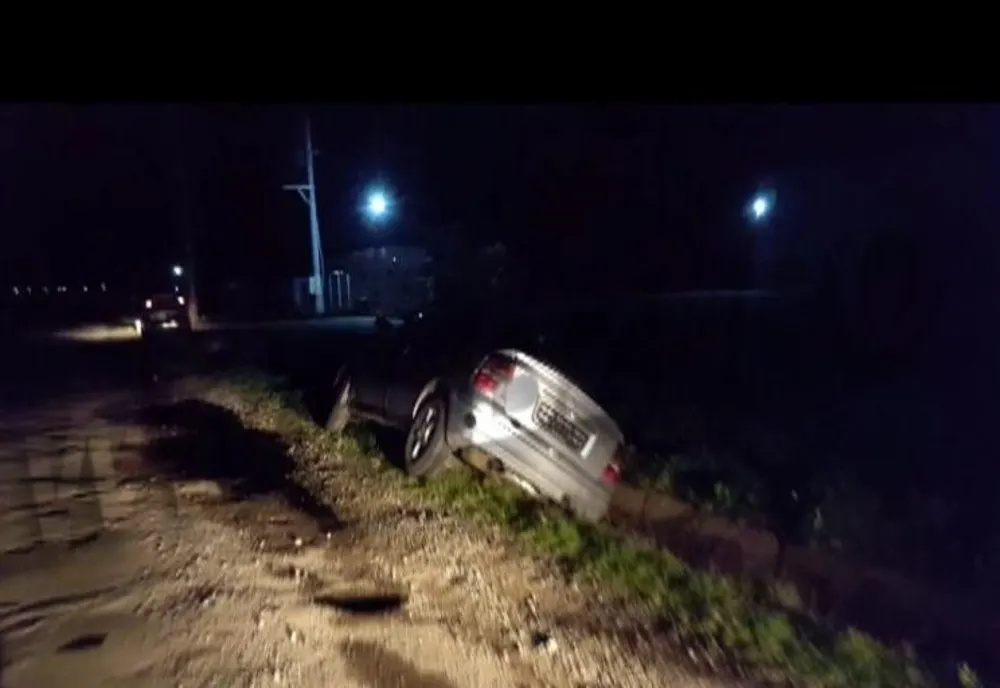 Un tânăr din Seini, băut, fără permis și cu autoturismul furat, a ajuns cu mașina în șanț