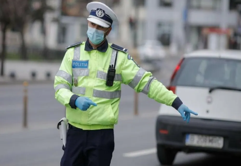 Zeci de amenzi aplicate de poliţiştii maramureşeni celor care nu respectă măsurile de protecţie împotriva COVID-19