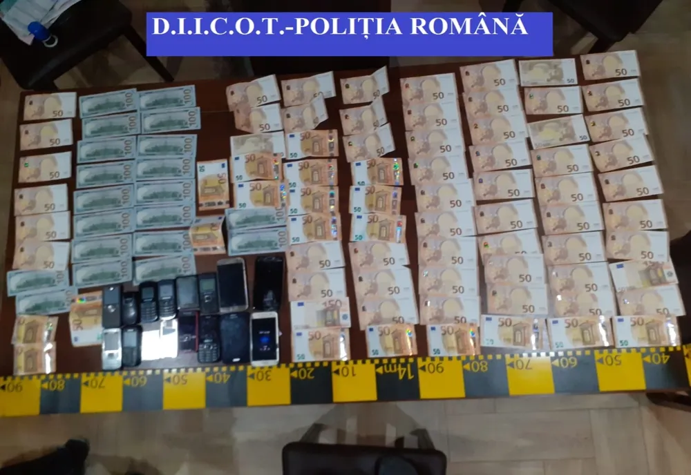 Un bistrițean și patru maramureșeni, reținuți de DIICOT pentru contrabandă de țigări, arme și alcool! Ce au mai găsit anchetatorii la percheziții