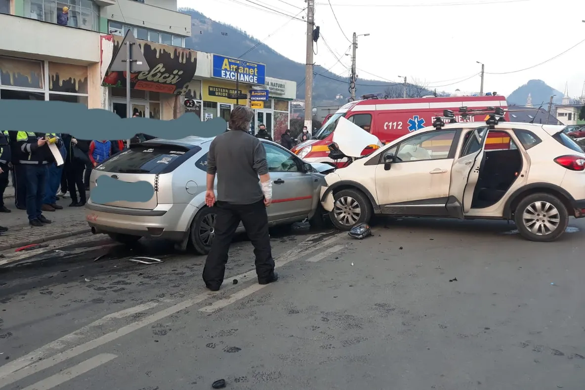 FOTO: Tânăr din Baia Sprie, rănit într-un accident rutier, la spital