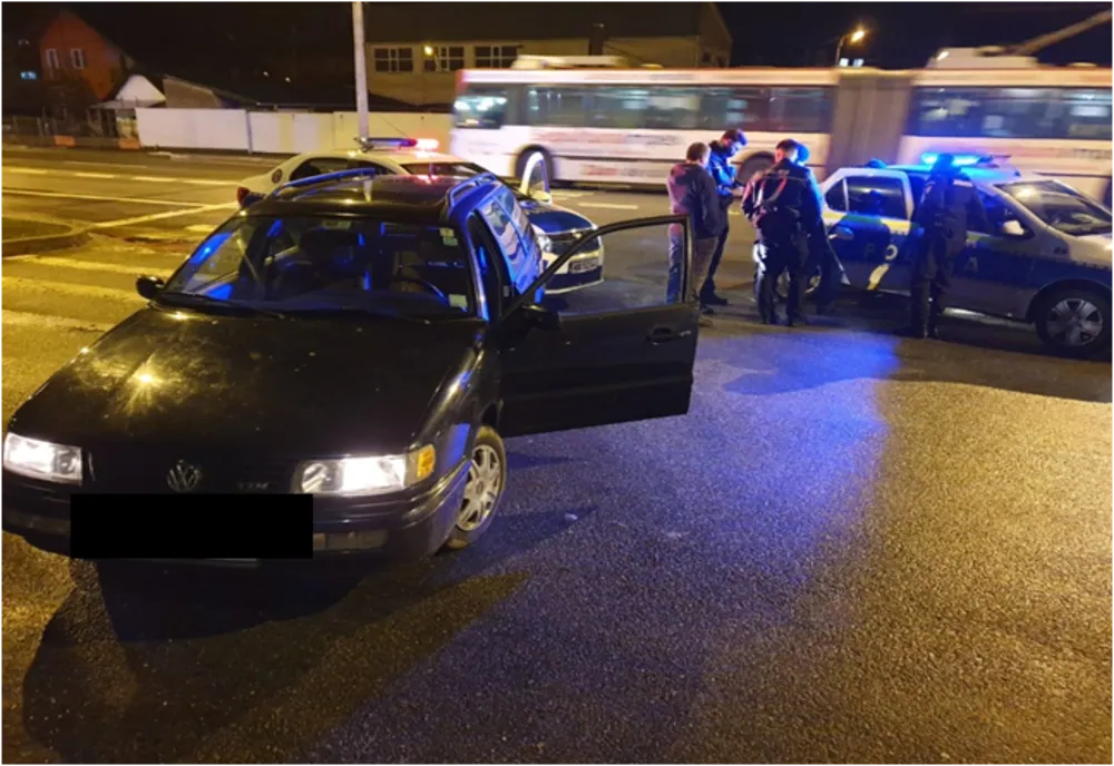 A furat o mașină și a plecat la plimbare! Tânăr din Târgu Lăpuș, reținut de polițiști