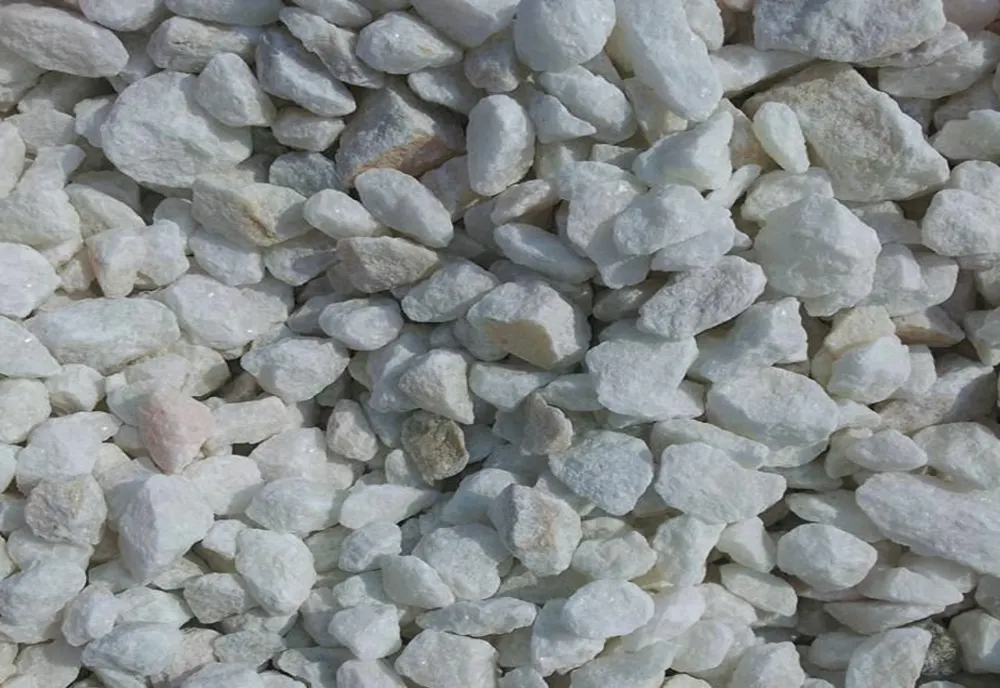 Depozit de circa 300 de tone de agregate minerale care funcționa ilegal, depistat de polițiștii maramureșeni