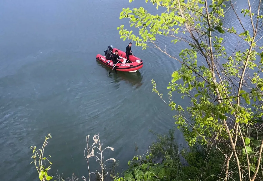 VIDEO | Tragedie în Sarasău! Un bărbat a murit după ce a căzut cu maşina într-un lac