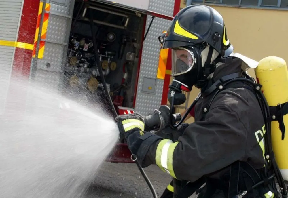 Un bărbat din Borşa şi-a dat foc la maşină! A fost internat la Psihiatrie