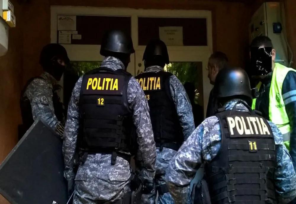 Percheziţie domiciliară la o femeie din Baia Mare într-un amplu dosar de înşelăciune