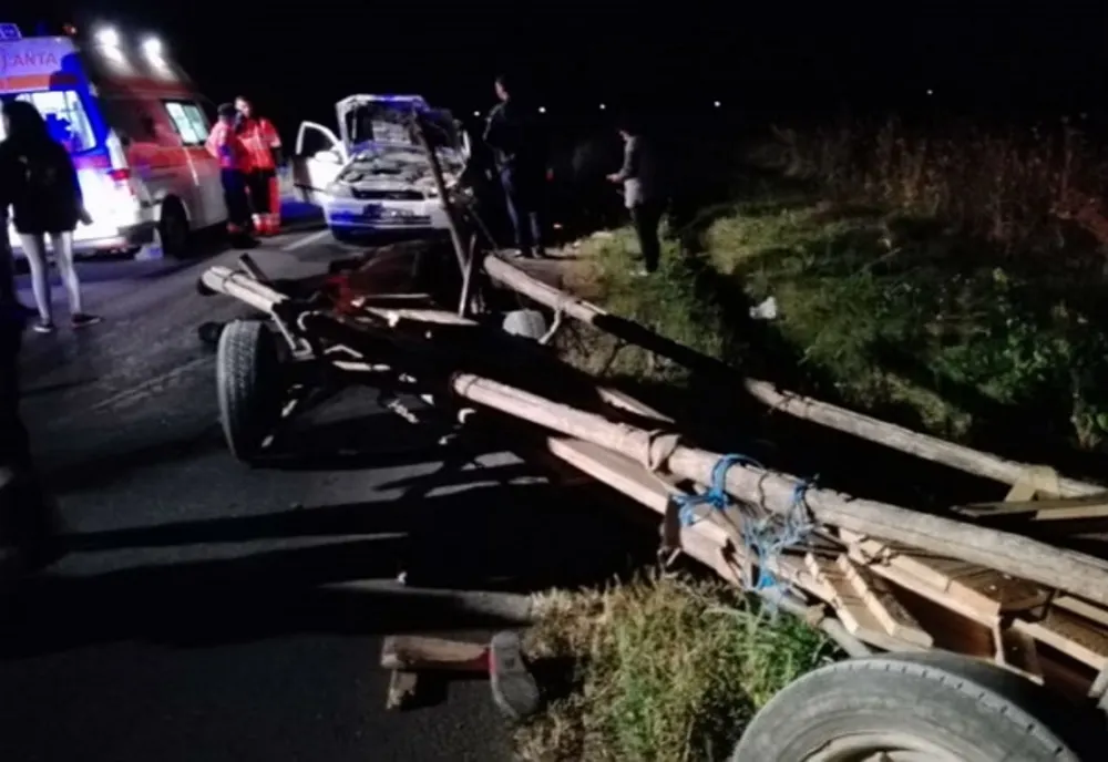 Grav accident în Teceu Mic! Impact între două autoutilitare şi o căruţă