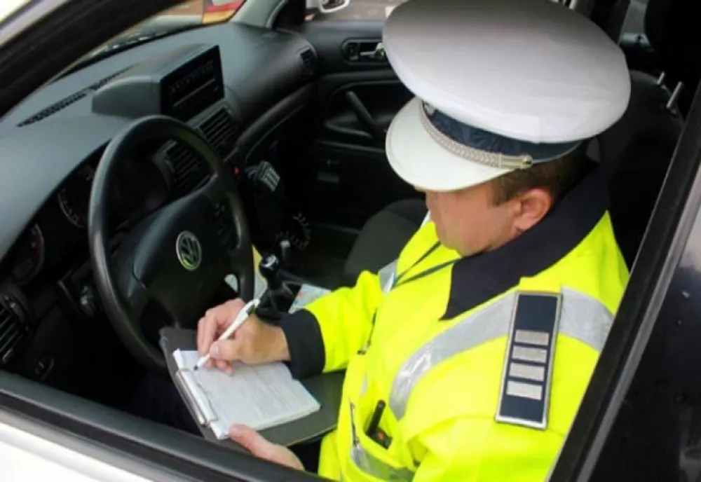 Amenzi de aproximativ 62.000 lei au fost aplicate în weekend de polițiștii din Maramureș, în trafic! Un băimărean a fost prins drogat la volan