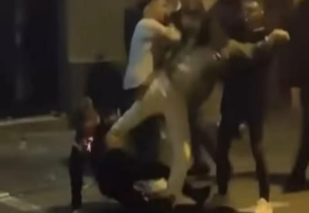 Bătaie în trafic în Sarasău! Trei bărbaţi au ajuns la spital cu multiple răni